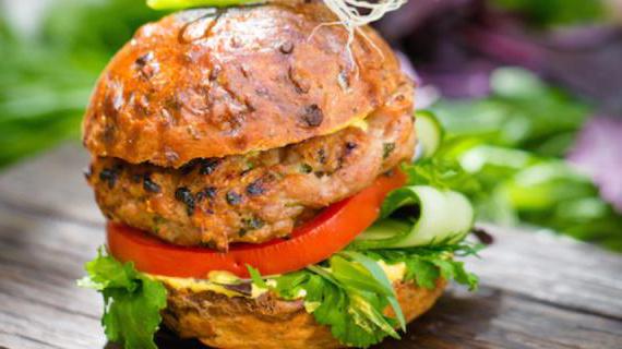 Армянский куриный бургер с имбирем и мацони – вкус экзотики в каждом укусе