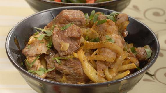 Ароматная баранина по-ирански с яблоками и карри