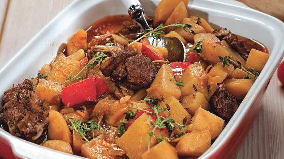 Ароматная баранина по-провански с овощами и вином