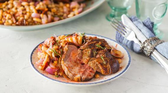 Вкусная баранья нога с белой фасолью и вялеными томатами — изысканный ужин на праздник