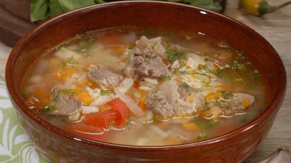 Ароматная болгарская чорба с овощами и говядиной