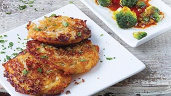 Ароматная брокколи с хрустящими картофельными лепешками по оригинальному рецепту