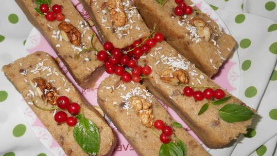 Ароматная домашняя халва с орехами и смородиной