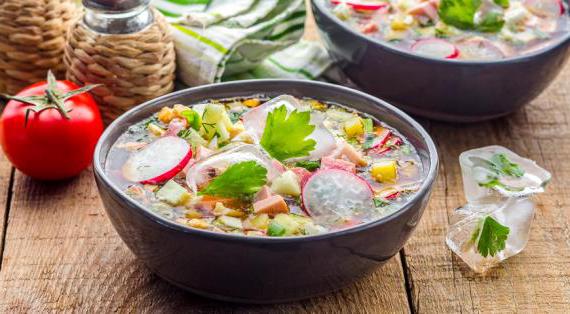 Ароматная домашняя окрошка на квасе с ледяными укропными кубиками