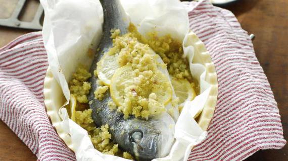 Вкусная дорада, запеченная в духовке по-гречески с ароматными специями
