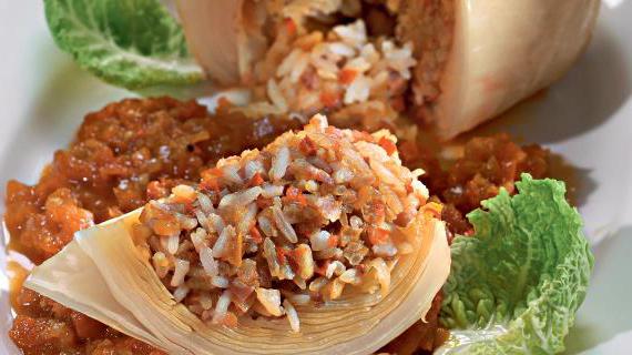 Ароматная фаршированная капуста с овощами и беконом