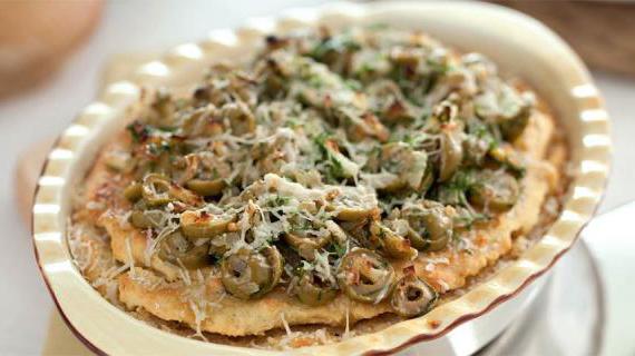 Ароматная гороховая запеканка с оливками и тимьяном