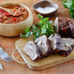 Ароматное говяжье мясо с овощами, приготовленное в мультиварке
