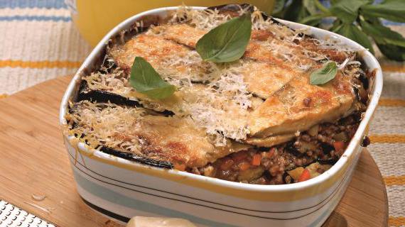 Ароматная греческая мусака с бараниной и баклажанами