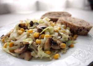 Ароматная капуста с грибами и кукурузой — вегетарианское блюдо по-азиатски