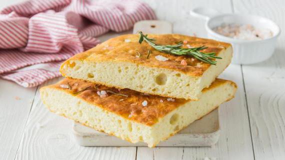 Вкусная картофельная фокачча с ароматным розмарином, приготовленная дома