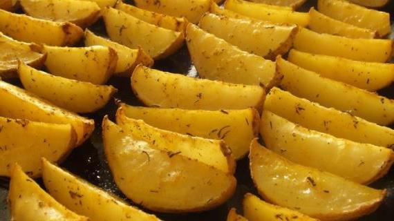 Ароматная картошка по-деревенски с хрустящей корочкой