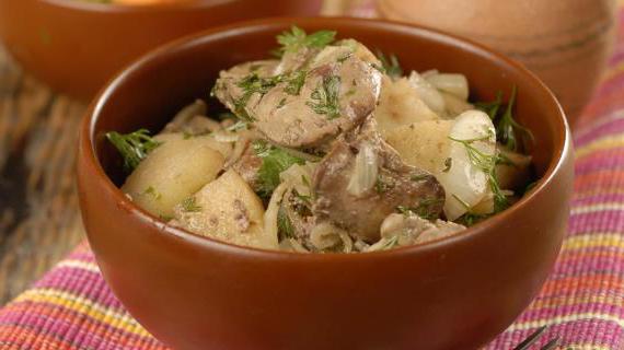 Вкусная куриная печенка с яблоками и белым вином — изысканный десертный ужин