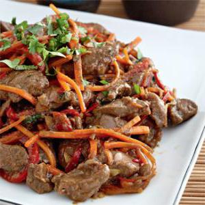 Ароматная куриная печенка с овощами по-китайски