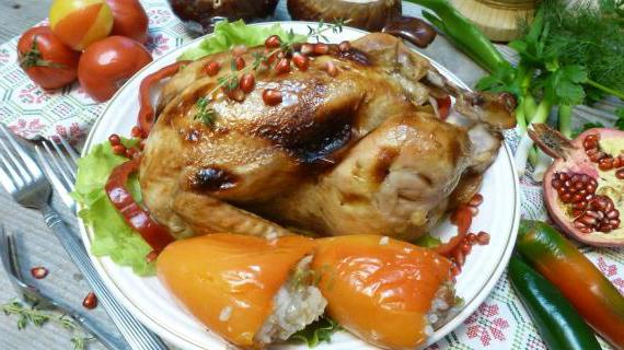 Ароматная курица, фаршированная сладким перцем и рисом с медово-гранатовым маринадом