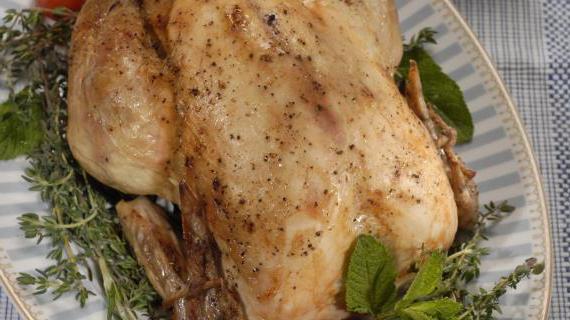 Ароматная курица, фаршированная свежими вешенками