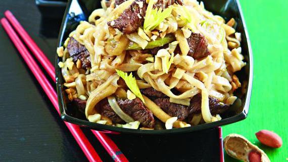 Ароматная лапша с говядиной и овощами