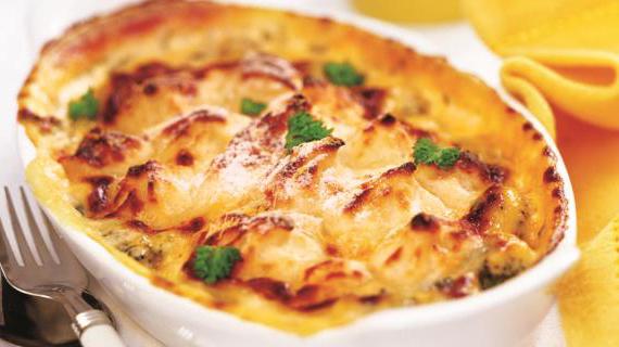 Ароматная мусака с брокколи и картофельным пюре