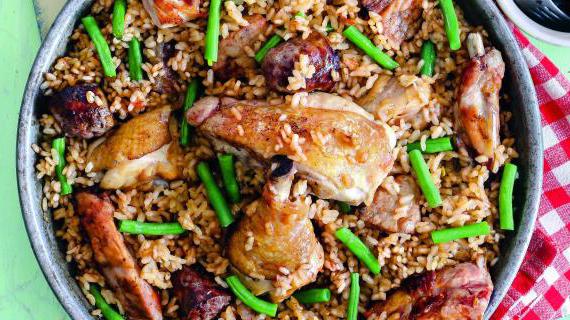 Ароматная паэлья на углях с тремя видами мяса и колбасками