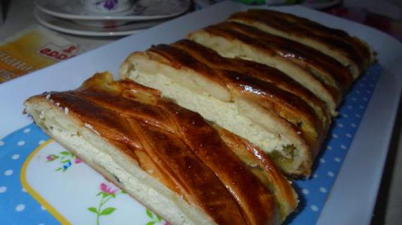 Ароматная плетенка с творожной начинкой и киви