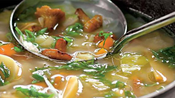 Ароматная похлебка из соленых грибов с овощами