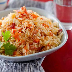 Вкусная рисовая каша с тыквой и хрустящим беконом, приготовленная в мультиварке