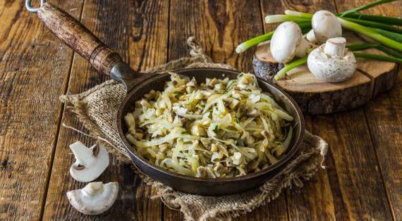 Ароматная солянка из капусты с грибами для сытного обеда