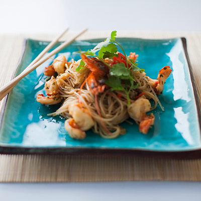 Ароматная тайская лапша с креветками — легкий и вкусный ужин за полчаса