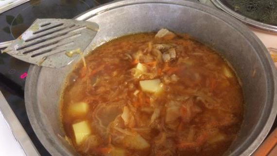 Ароматная тушеная капуста с мясом и овощами — домашний рецепт на каждый день