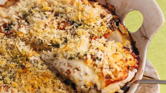 Ароматная запеканка из мидий с овощами и сыром