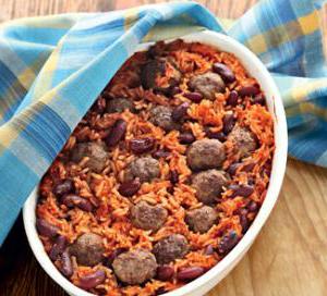 Вкусная запеканка с фрикадельками, рисом и красной фасолью — идеальное блюдо для ужина