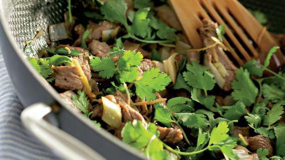 Вкусное говяжье филе с имбирем и кунжутом — идеальное блюдо для быстрого ужина