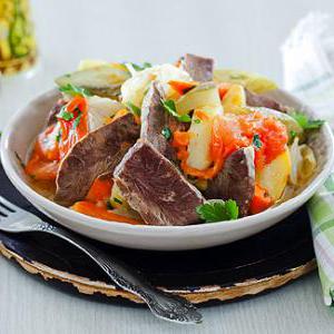 Ароматное говяжье сердце с овощами, приготовленное в мультиварке