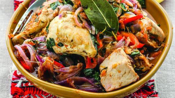 Ароматное грузинское чахохбили из курицы с помидорами и базиликом