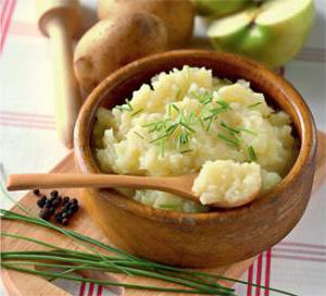Ароматное пюре из кольраби, сельдерея и картофеля с яблоком