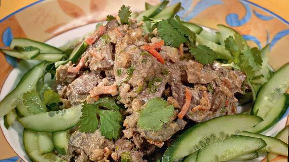Вкусное рагу из куриной печени с грецкими орехами, приготовленное с любовью