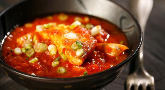 Вкусное рыбное карри с судаком и зеленым луком: пошаговый рецепт