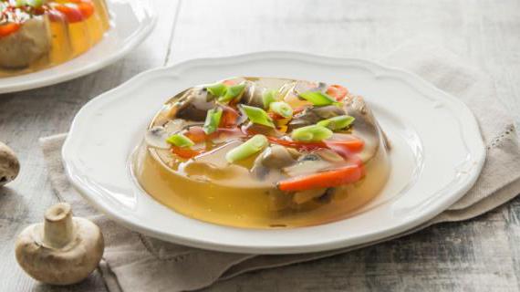 Ароматное заливное из шампиньонов с овощами