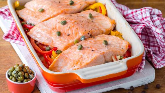 Вкусное и ароматное рагу из рыбы с перцем и луком, идеальное для семейного ужина