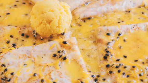 Ароматные блинчики с цитрусовой начинкой из апельсина и маракуйи