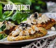 Ароматные блины с травами, творожным кремом и кедровыми орехами
