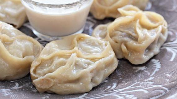 Вкуснейшие домашние манты с ароматной мясной начинкой, приготовленные по традиционному рецепту