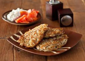 Вкусные драники с нежным творожным соусом и копченым лососем — рецепт, который покорит сердце