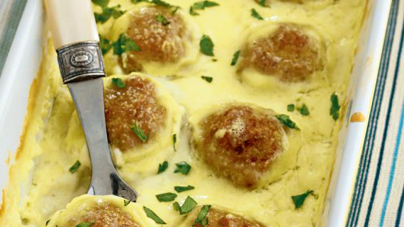 Вкусные фрикадельки с ароматным карри и кокосовым соусом