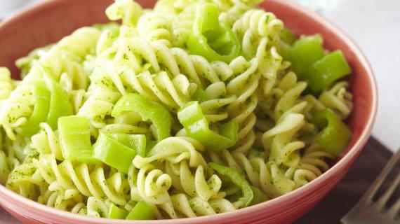Ароматные фузилли с болгарским перцем и свежим соусом из руколы — вкусное блюдо для души