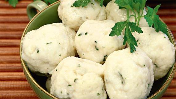 Ароматные хлебные клецки для мясных блюд