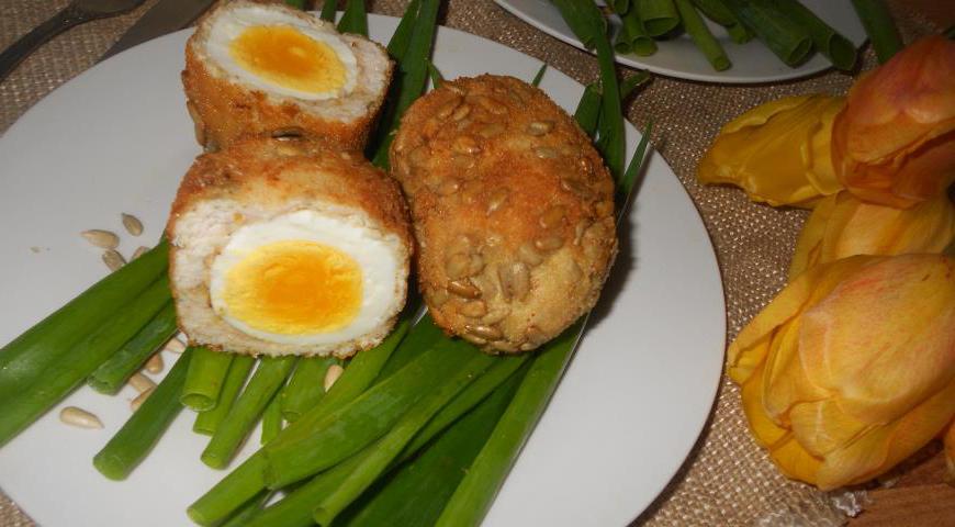 Наслаждайтесь восхитительным вкусом домашних яиц по-шотландски! Приятного аппетита!