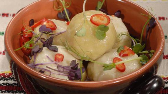 Ароматные картофельные клецки со свининой — вкусное и сытное блюдо