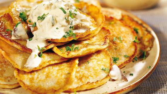 Ароматные картофельные оладьи с изысканным соусом из белых грибов