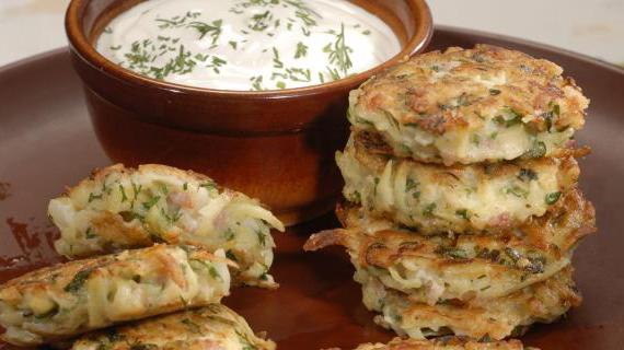 Ароматные картофельные оладьи с ветчиной и сыром